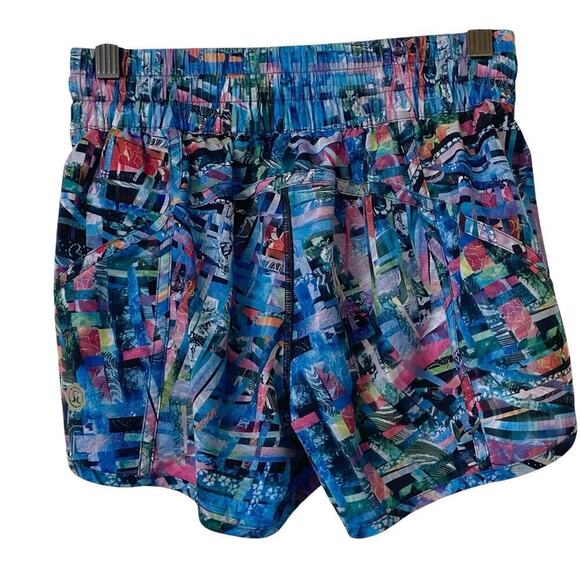 LULULEMON 2018 Tracker Shorts in Seawheeze Electric Beach Special Edition,Size 6 - Picture 2 of 8